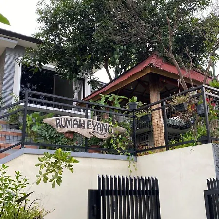 Rumah Eyang Homestay